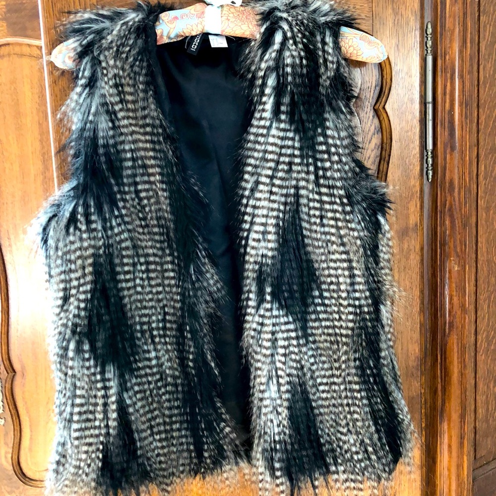 Faux fur vest sz 10 H&M